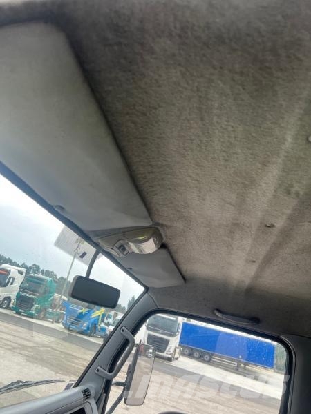 Mitsubishi Fuso Canter 7C15 Camiões caixa cortinas laterais
