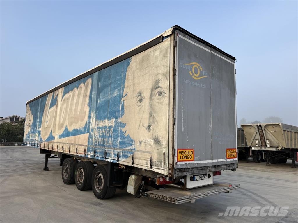 Schmitz Cargobull Semi-Reboque Semi-trailer med Gardinsider