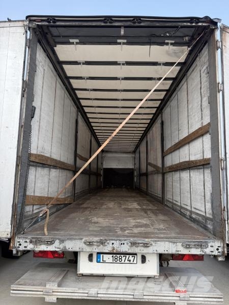 Schmitz Cargobull Semi-Reboque Semi-trailer med Gardinsider