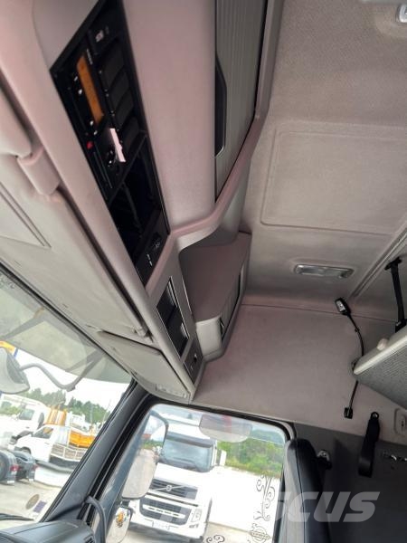 Volvo FH13 500 Vetopöytäautot