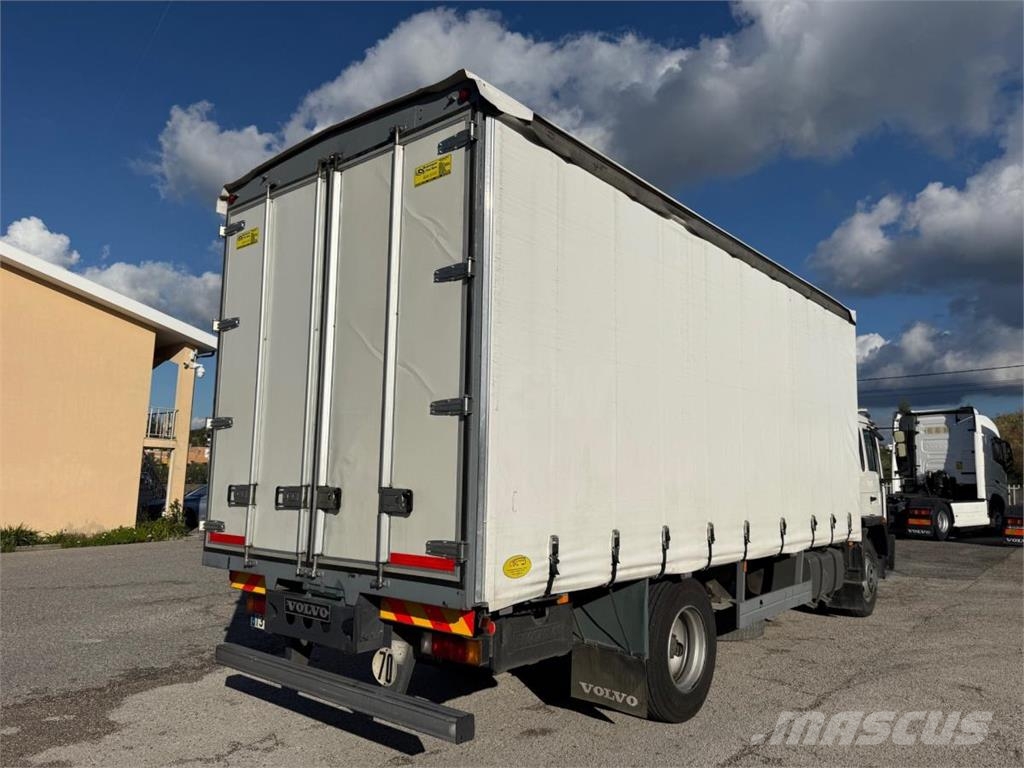 Volvo FL6 150 Camión con caja abierta