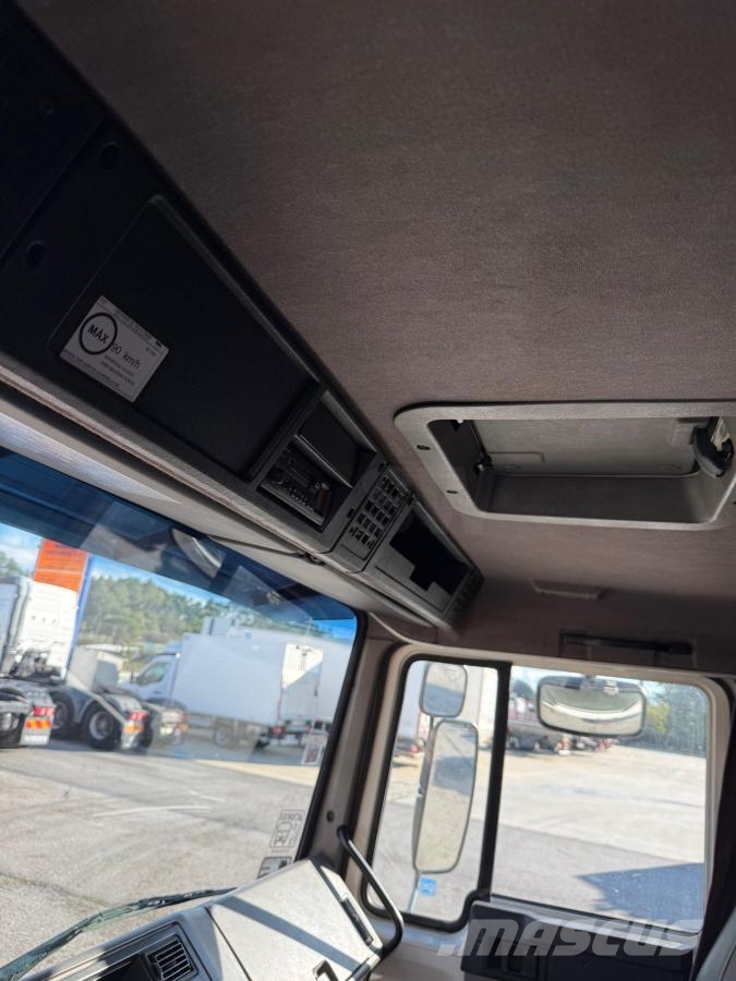Volvo FL6 150 Camión con caja abierta