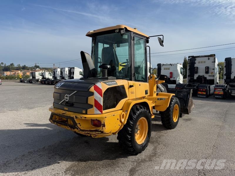 Volvo L 30 لوادر صغيرة