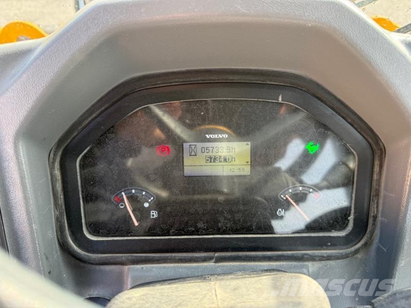 Volvo L 30 لوادر صغيرة