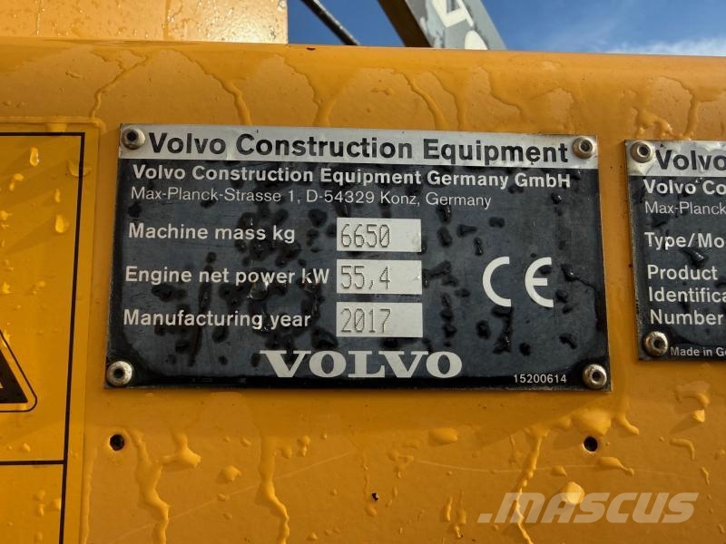 Volvo L 30 لوادر صغيرة