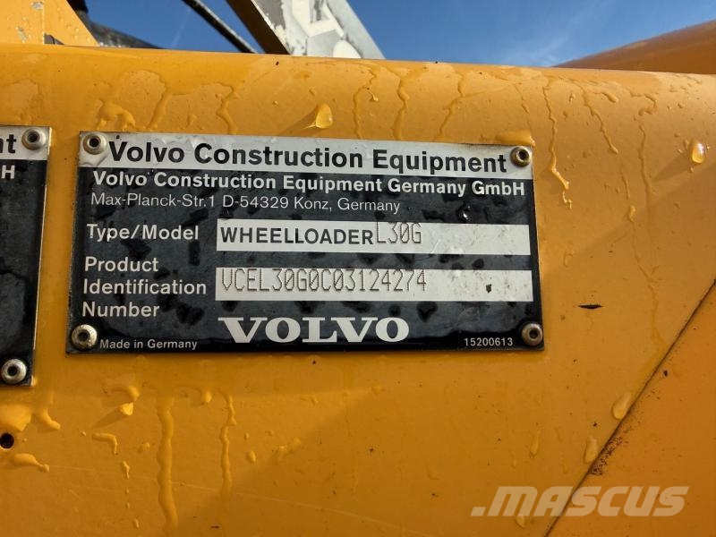 Volvo L 30 لوادر صغيرة