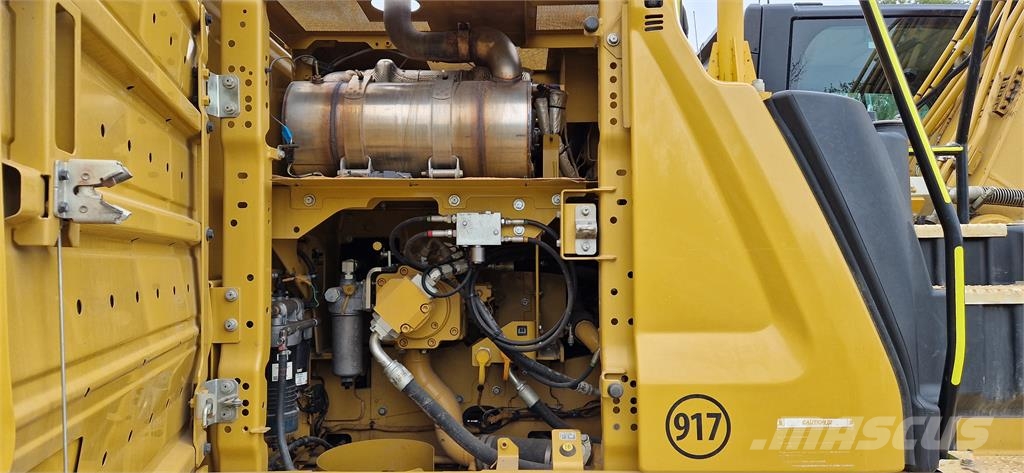 CAT 320 Roomikekskavaatorid