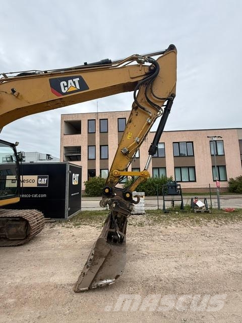 CAT 320GC حفارات زحافة