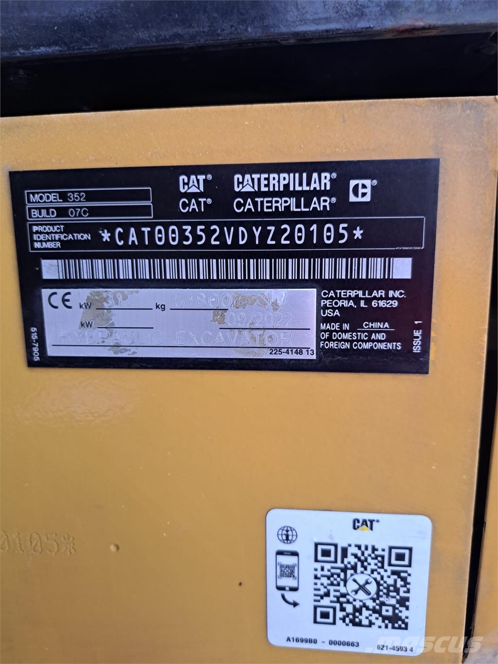 CAT 352 Roomikekskavaatorid