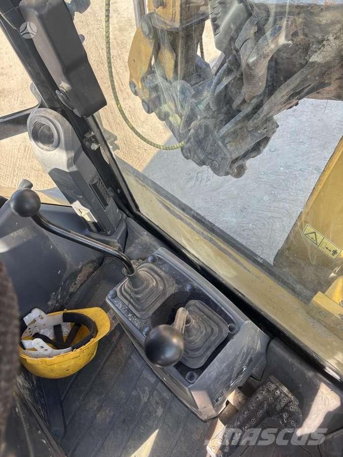 CAT 428F2 Екскаватори-навантажувачі