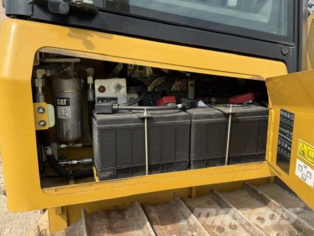 CAT D3-12LGP with 3D system بلدوزرات مجنزرة