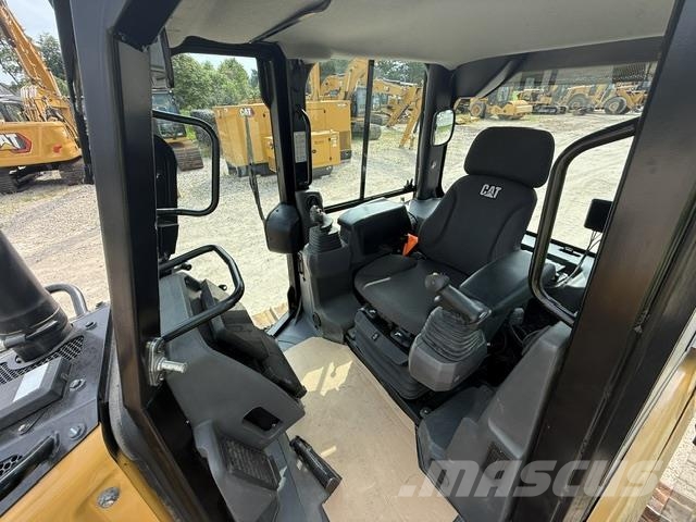 CAT D3-12LGP with 3D system بلدوزرات مجنزرة
