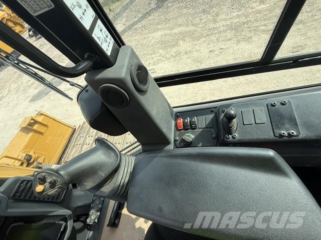 CAT D3-12LGP with 3D system بلدوزرات مجنزرة