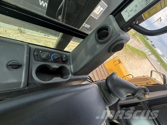 CAT D3-12LGP with 3D system بلدوزرات مجنزرة
