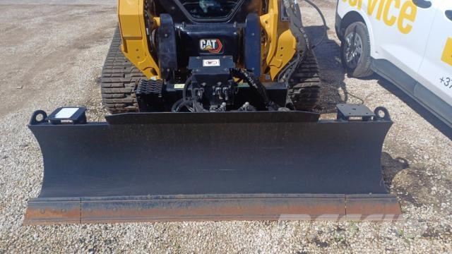 CAT Dozer blade for compact track loader لوادر انزلاقية التوجيه