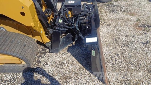 CAT Dozer blade for compact track loader لوادر انزلاقية التوجيه