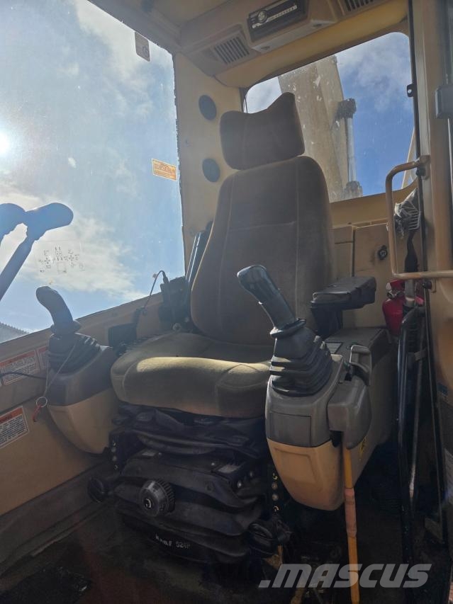 CAT Multidoker CH65 / CAT 365CL Special excavators