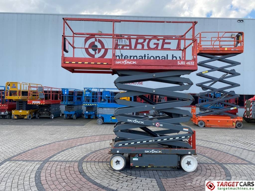 SkyJack SJIII-4632 Electric Scissor Work Lift 1170cm Käärtõstukid