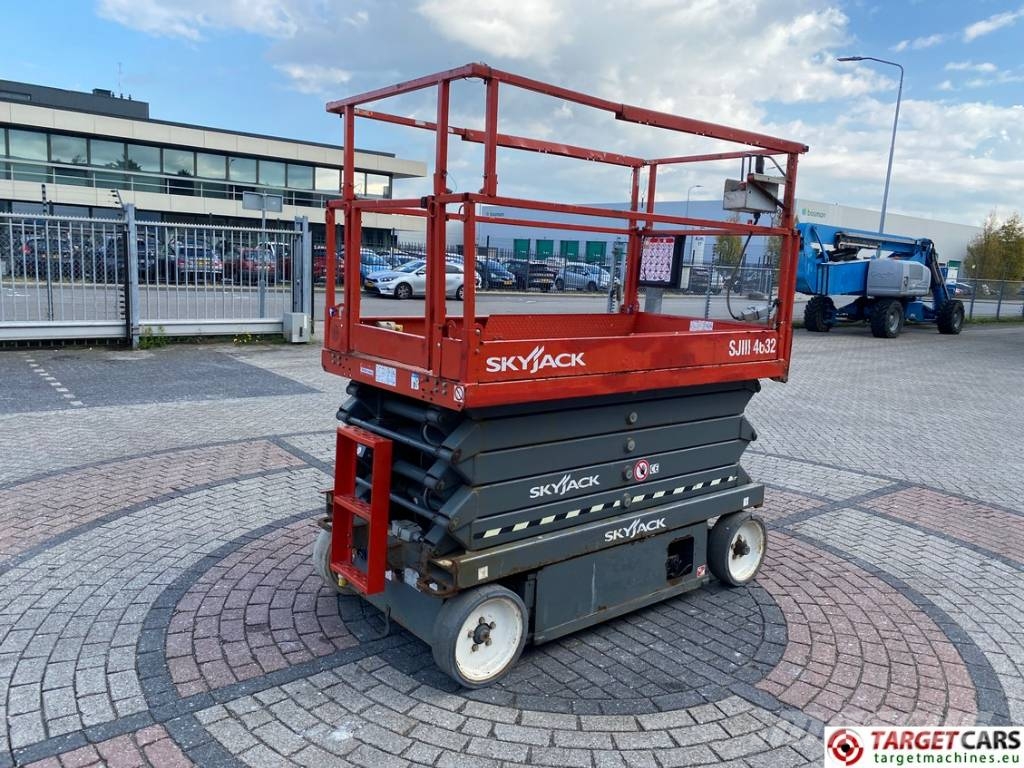SkyJack SJIII-4632 Electric Scissor Work Lift 1170cm Käärtõstukid