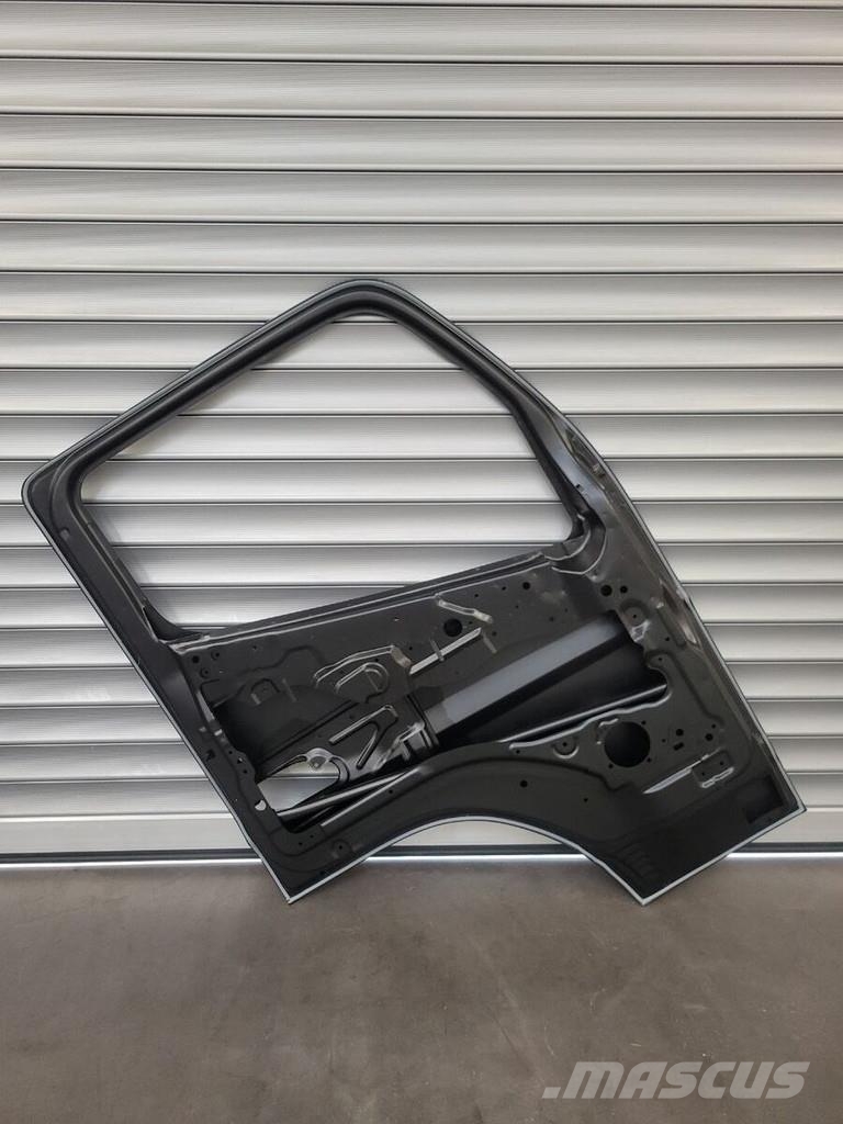 Mitsubishi Fuso " C " LH SIDE 2014 - 2021 Other components