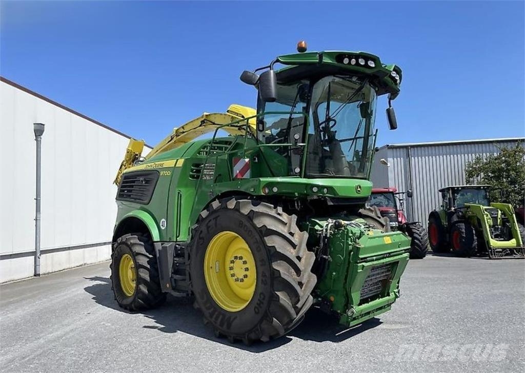 John Deere 9700 mit Kemper 490 Plus Selbstfahrende Häcksler