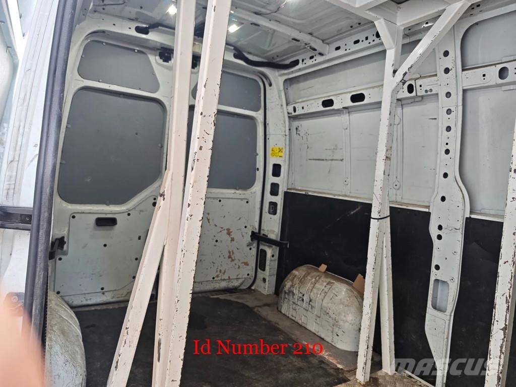 Renault Master DCI 125 France Elevateur 142 TPFI Auto korvtõstukid