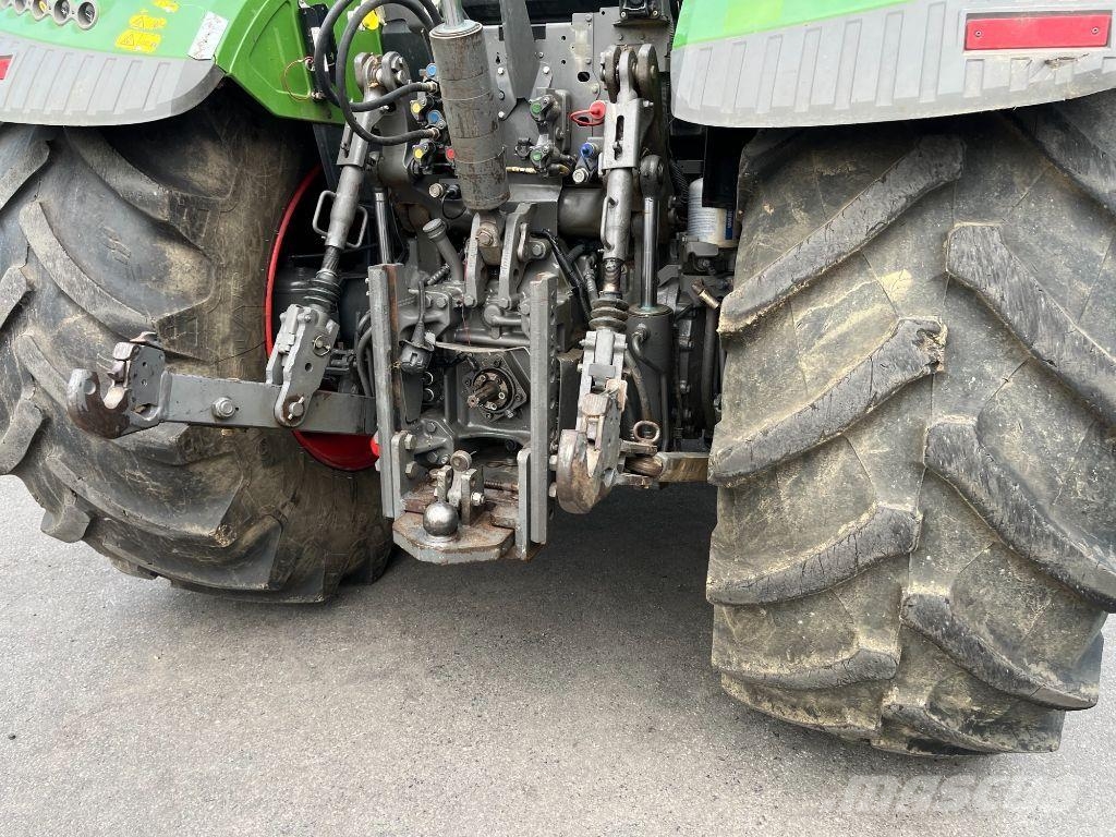 Fendt 724 VARIO PROFI + Traktori