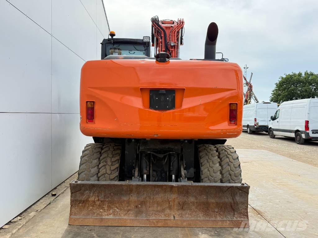 Hitachi ZX170W-5B - Blade / Triple Boom / Auto Greasing Wielgraafmachines