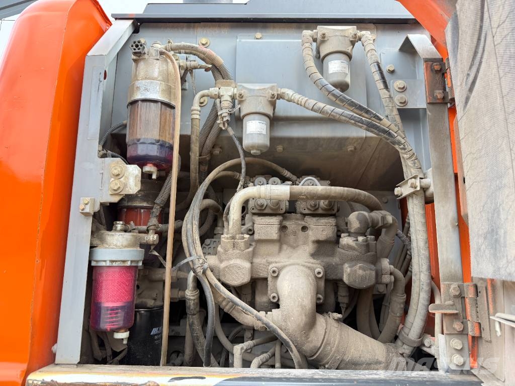 Hitachi ZX170W-5B - Blade / Triple Boom / Auto Greasing Wielgraafmachines