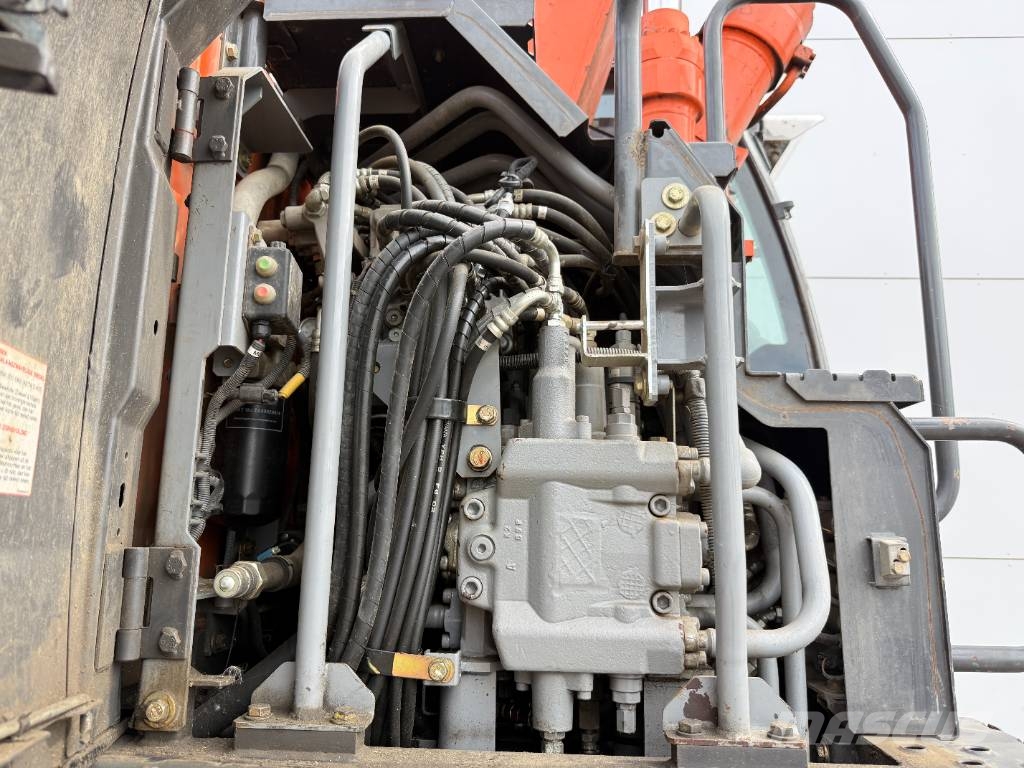 Hitachi ZX170W-5B - Blade / Triple Boom / Auto Greasing Wielgraafmachines
