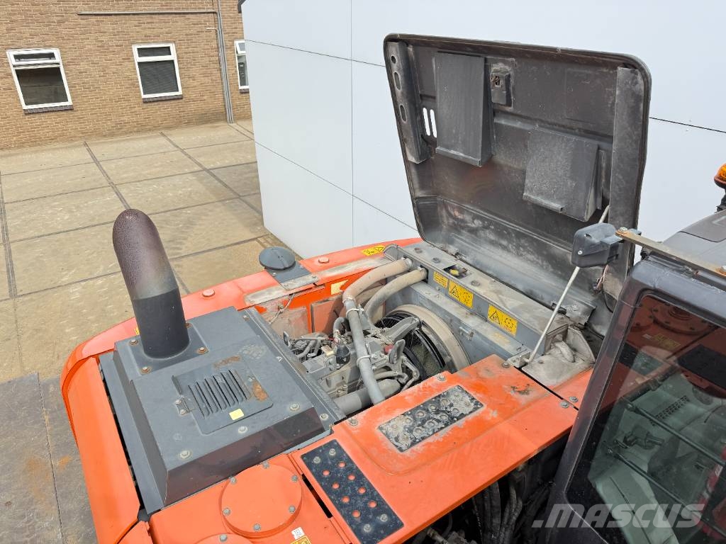 Hitachi ZX170W-5B - Blade / Triple Boom / Auto Greasing Wielgraafmachines