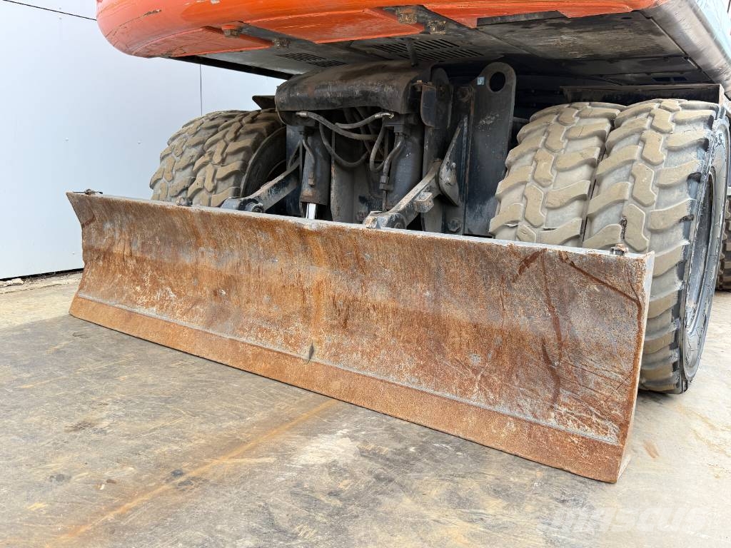 Hitachi ZX170W-5B - Blade / Triple Boom / Auto Greasing Wielgraafmachines