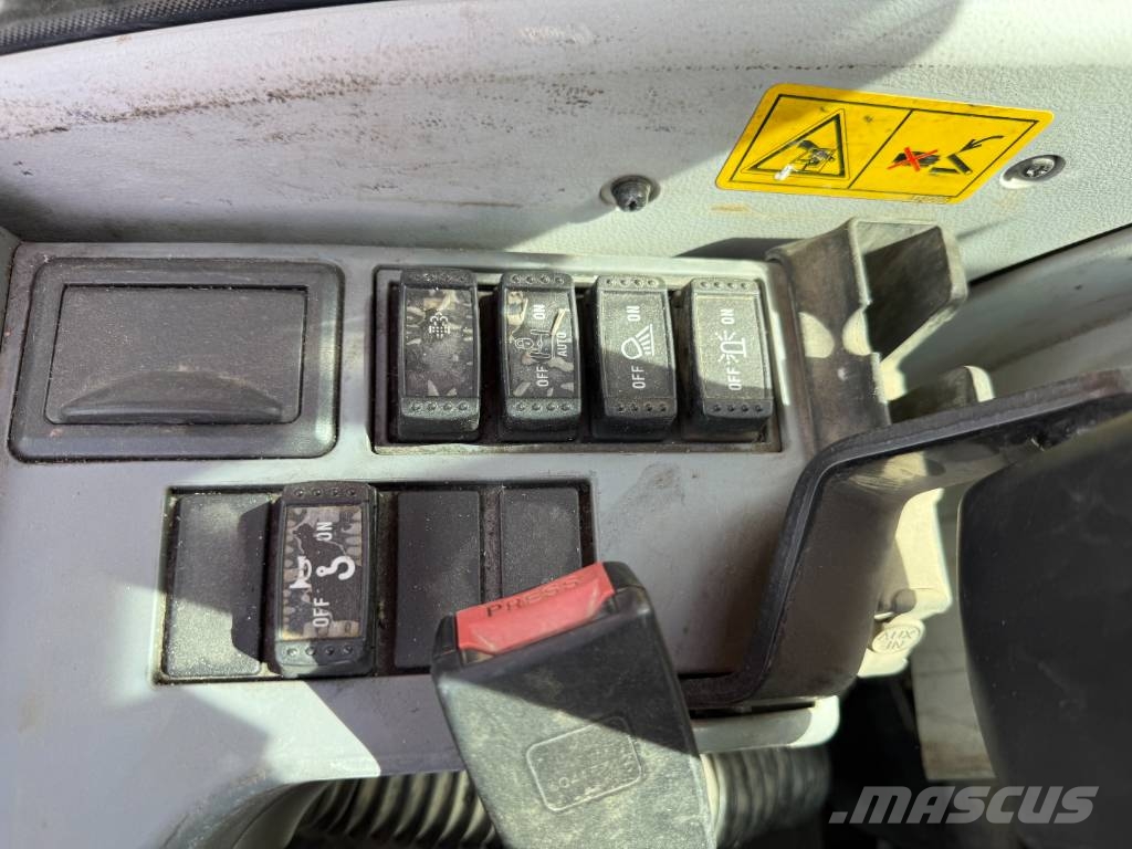 Hitachi ZX170W-5B - Blade / Triple Boom / Auto Greasing Wielgraafmachines