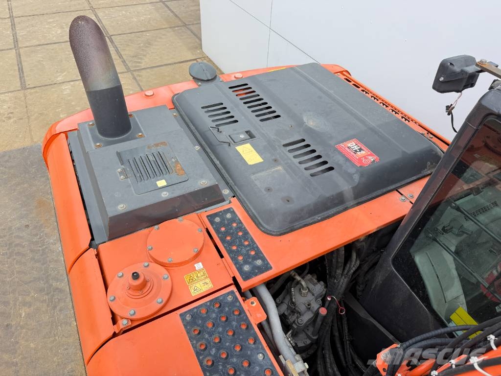 Hitachi ZX170W-5B - Blade / Triple Boom / Auto Greasing Wielgraafmachines