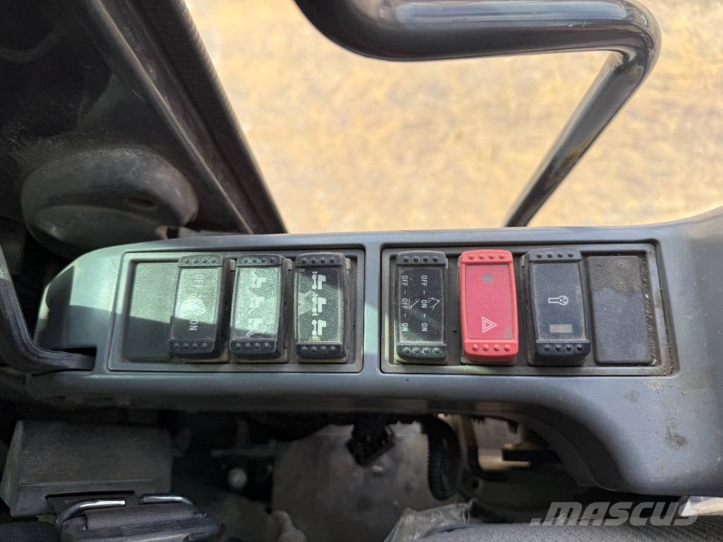 Hitachi ZX170W-5B - Blade / Triple Boom / Auto Greasing Wielgraafmachines