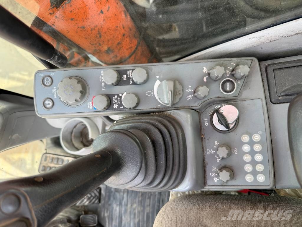 Hitachi ZX170W-5B - Blade / Triple Boom / Auto Greasing Wielgraafmachines