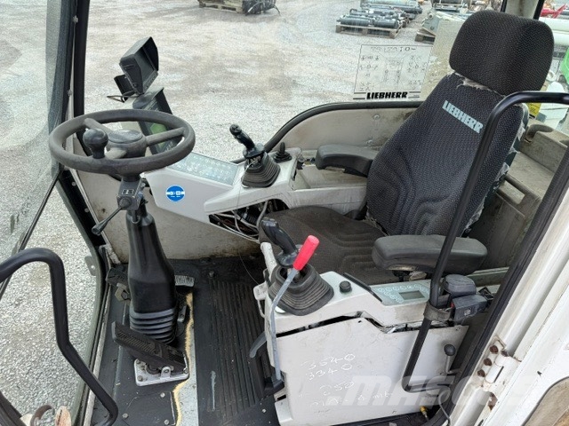 Liebherr A 934 C HD USED CAB Cabine en interieur