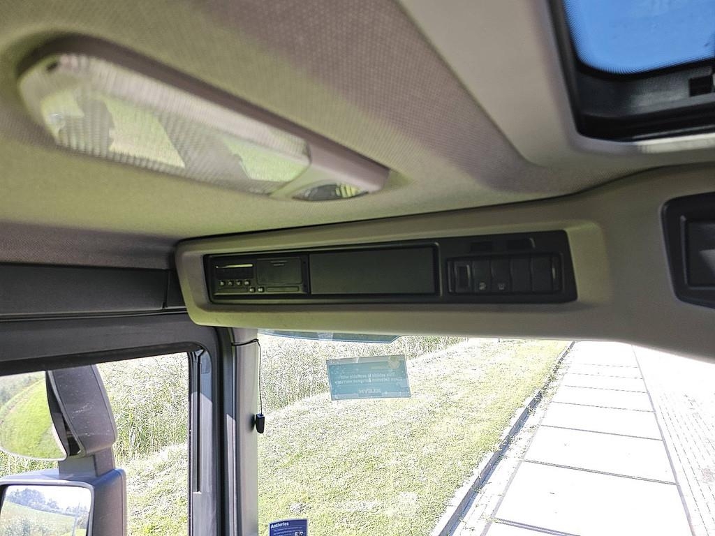 Scania P360 HYBRID CP17L 트랙터 유닛