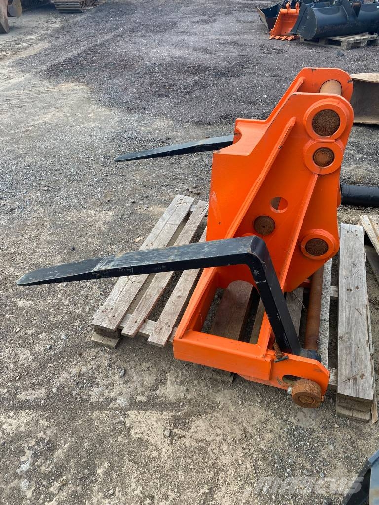 Develon DX140 / DX225 Combined Pallet Forks Vidlice