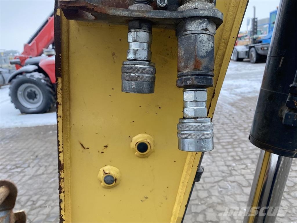 Yanmar VIO80-1A حفارات بعجل