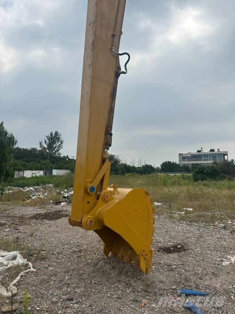 CAT Amphibious 320CL 水陆两栖挖掘机