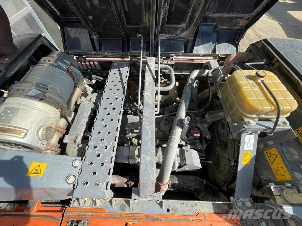Hitachi ZX300LCN-6 Гусеничні екскаватори