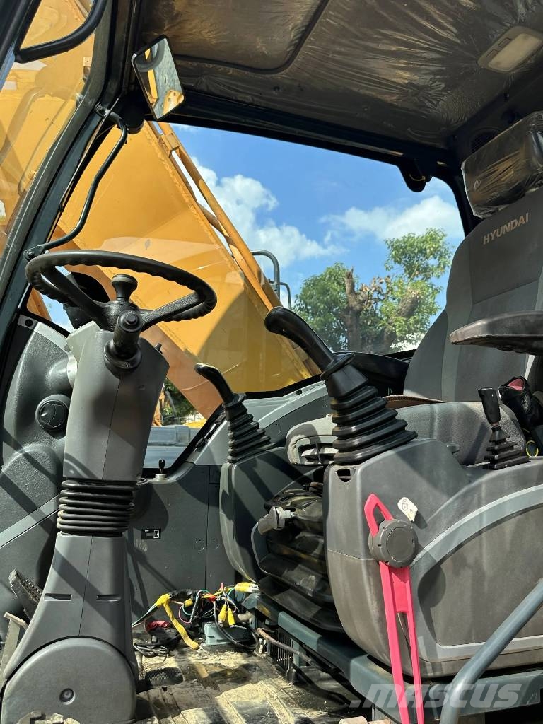 Hyundai R210W-9 Wheeled excavators