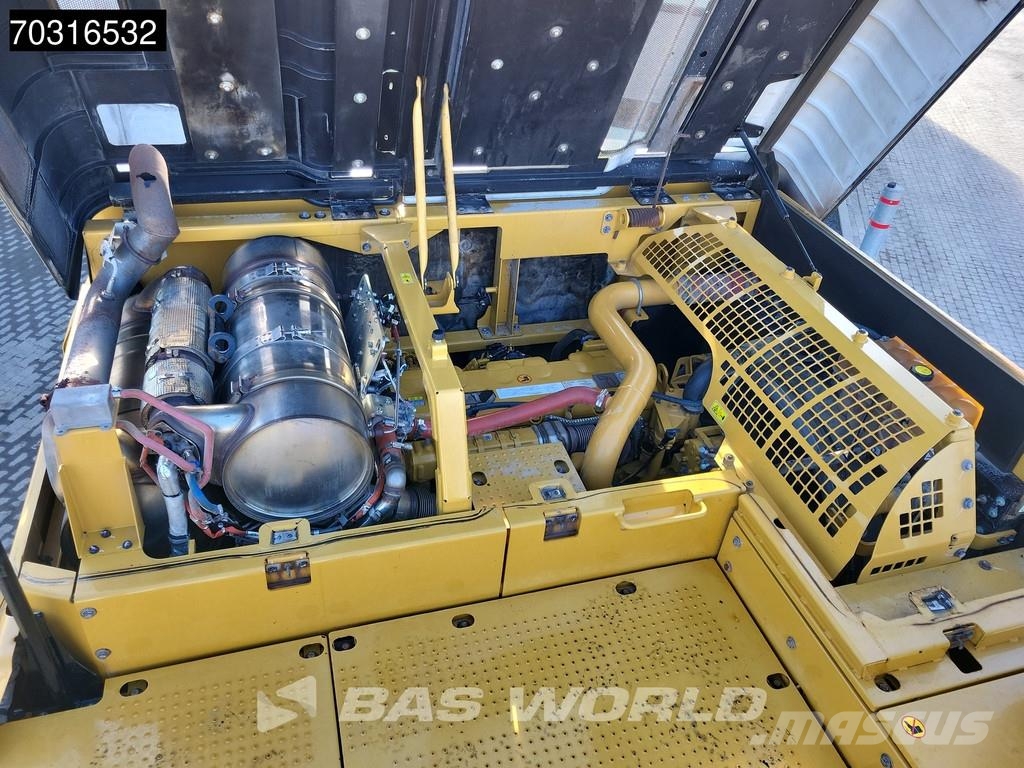 CAT 352 F حفارات زحافة