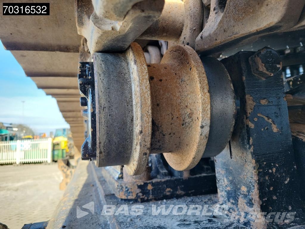 CAT 352 F حفارات زحافة