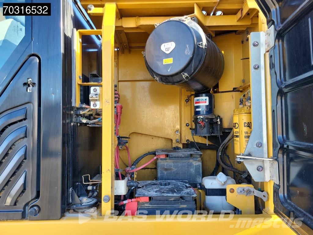 CAT 352 F حفارات زحافة