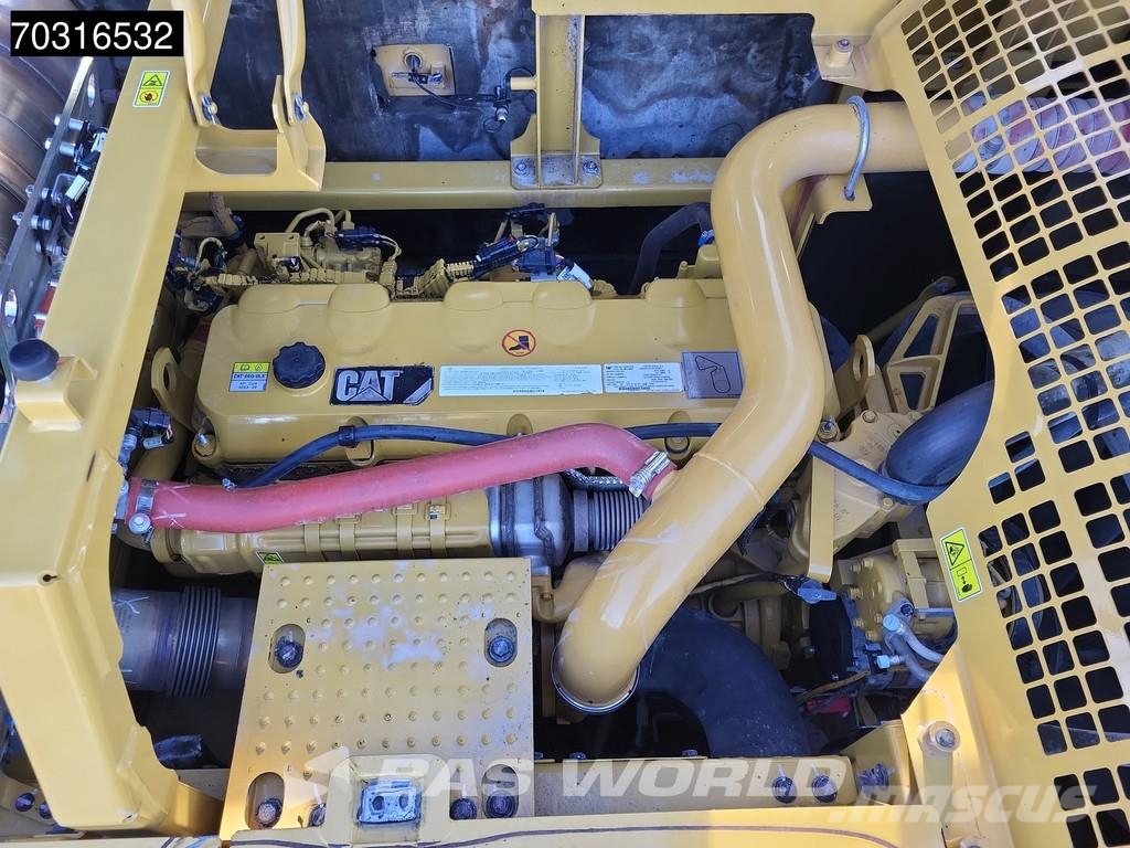 CAT 352 F حفارات زحافة