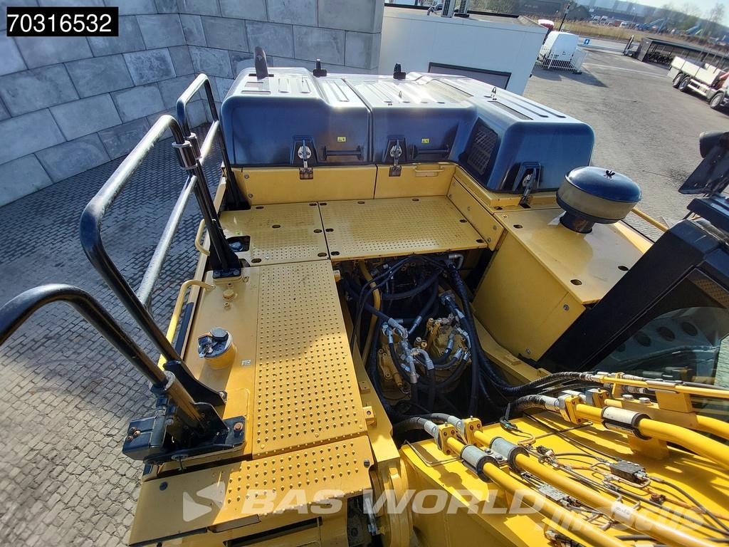 CAT 352 F حفارات زحافة