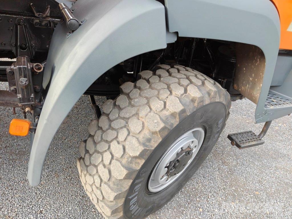 MAN L2000 4x4 10.220 + Army Shelter container شاحنات قلابة