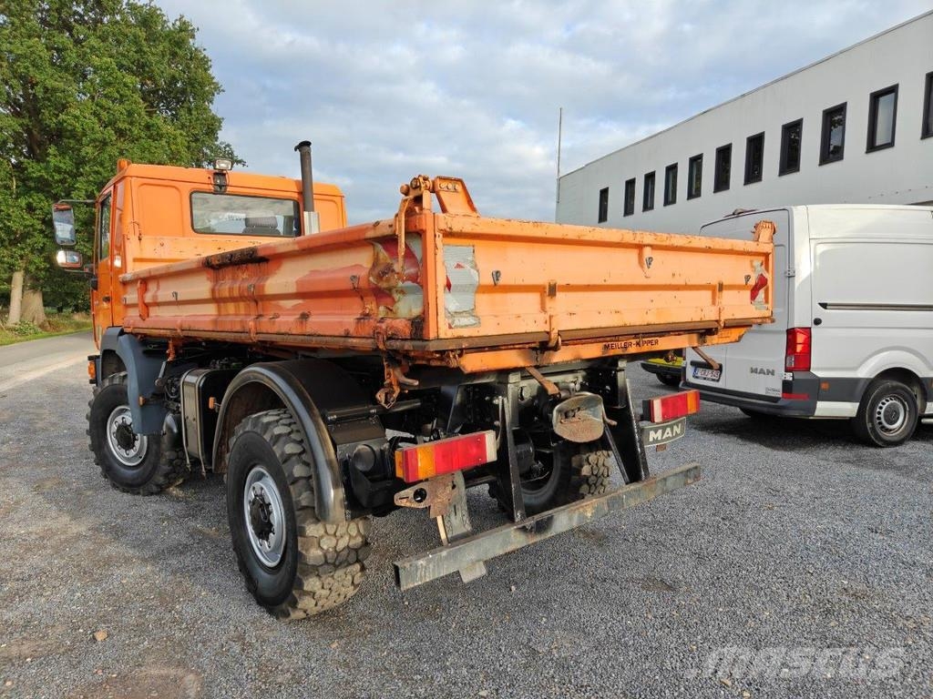 MAN L2000 4x4 10.220 + Army Shelter container Tippbil